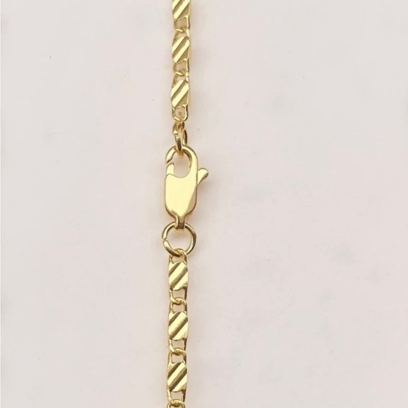 18 Inch Gold Chain Unique Style - Picture 2 of 4